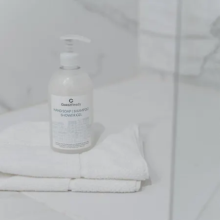Guestready - Sleek Monochromatic In Bonfim Apartment *