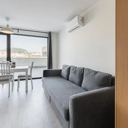 Guestready - Sleek Monochromatic In Bonfim Porto