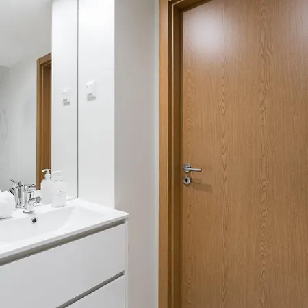 Guestready - Sleek Monochromatic In Bonfim Apartment *