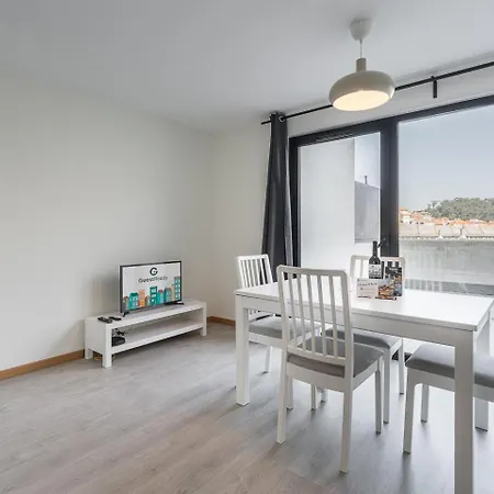Guestready - Sleek Monochromatic In Bonfim Apartment